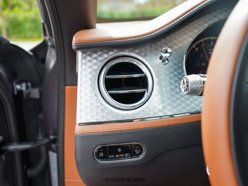 Used 2022 Bentley Flying Spur Plug-In Hybrid image 37