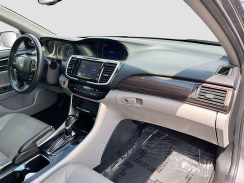 Used 2017 Honda Accord EX-L image 31