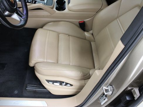 Used 2019 Porsche Cayenne AWD/4WD image 16