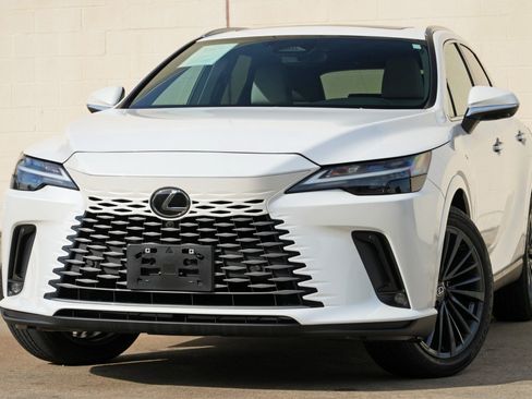 Used 2025 Lexus RX 350 Premium w/ Convenience Package FWD image 3