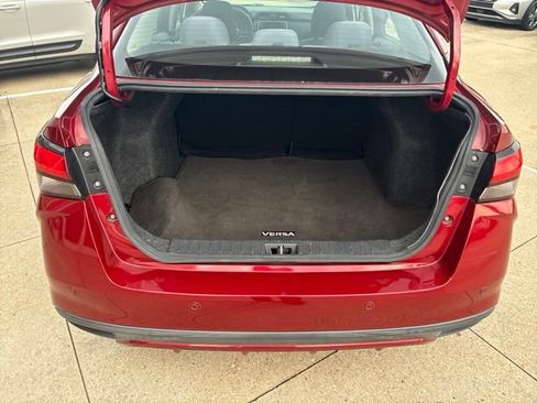 Used 2021 Nissan Versa SR FWD image 8