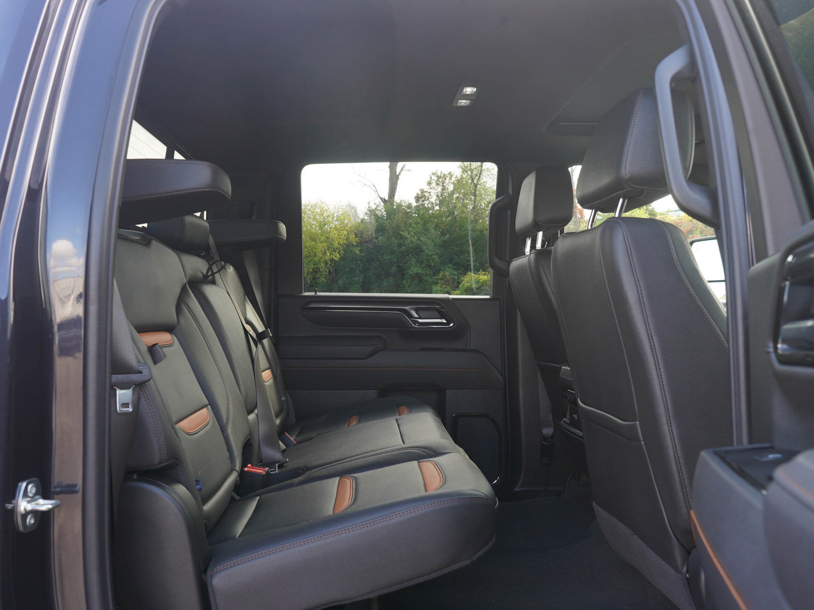Used 2025 GMC Sierra 3500 AT4 w/ AT4 Premium Plus Package AWD/4WD image 12
