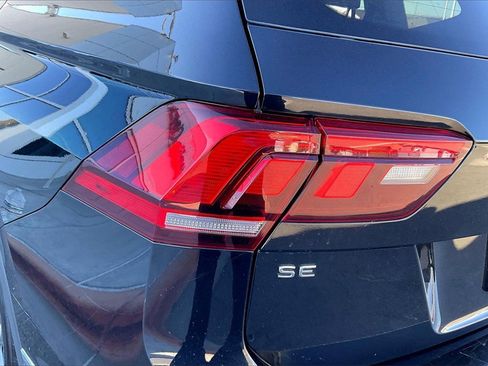 Used 2024 Volkswagen Tiguan SE image 29