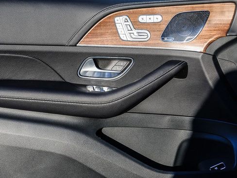 New 2026 Mercedes-Benz GLS 580 4MATIC image 21