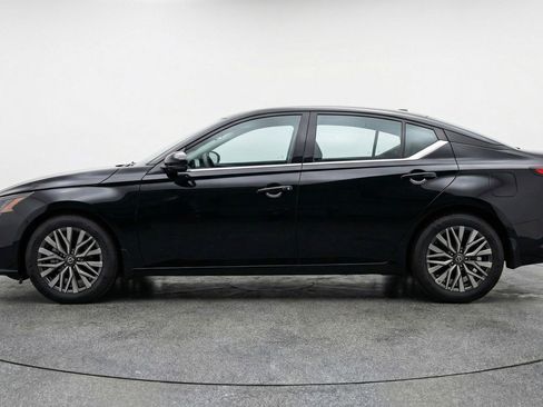 Used 2025 Nissan Altima 2.5 SV image 5