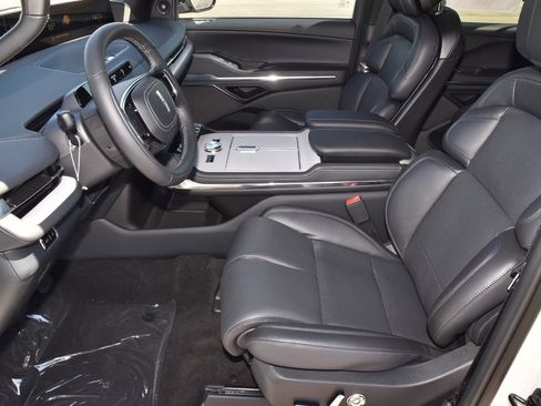 New 2025 Lincoln Navigator L Reserve w/ Jet Appearance Package image 13