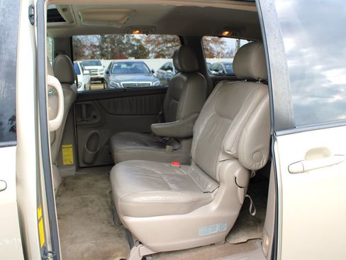 Used 2005 Toyota Sienna XLE image 18
