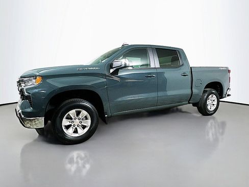 Used 2025 Chevrolet Silverado 1500 LT image 3