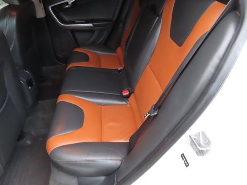 Used 2018 Volvo V60 T5 Cross Country w/ Convenience Package image 8