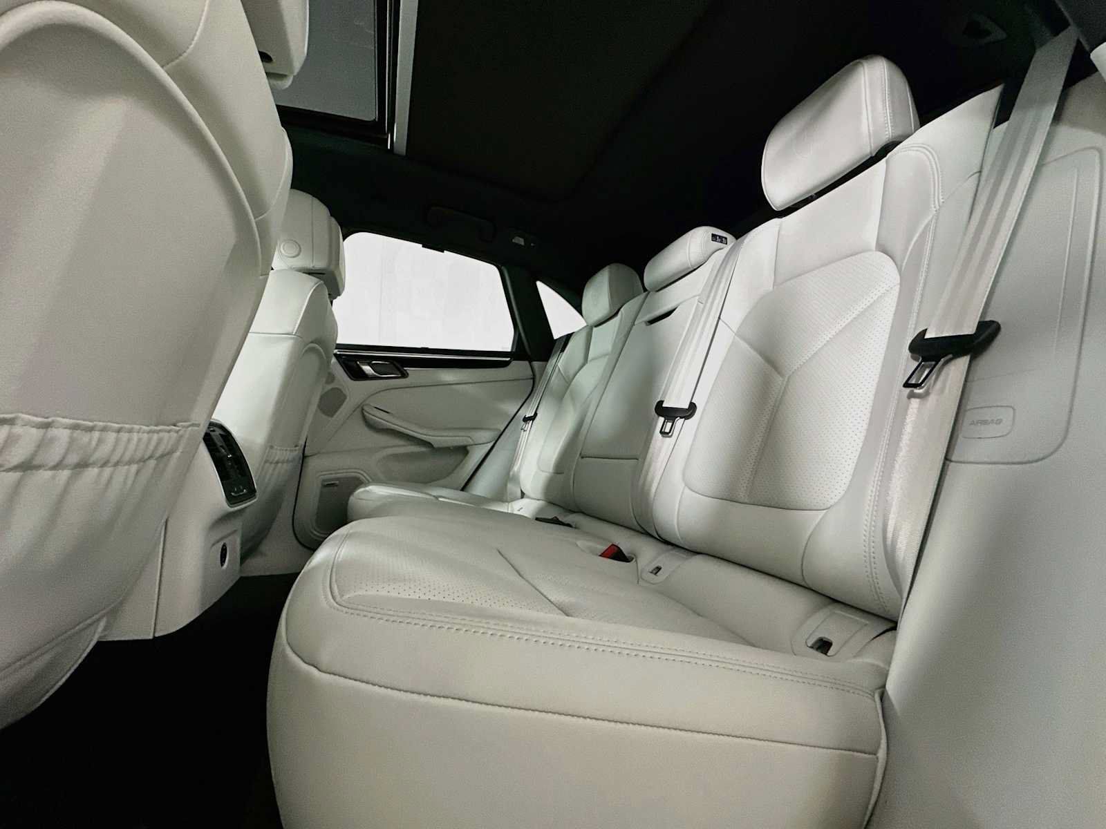 Certified 2025 Porsche Macan AWD/4WD image 23