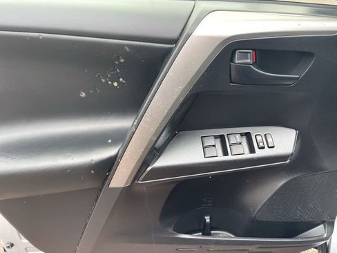 Certified 2018 Toyota RAV4 LE AWD/4WD image 12