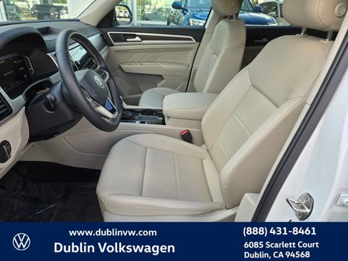 Used 2023 Volkswagen Atlas SE w/ Panoramic Sunroof Package FWD image 17