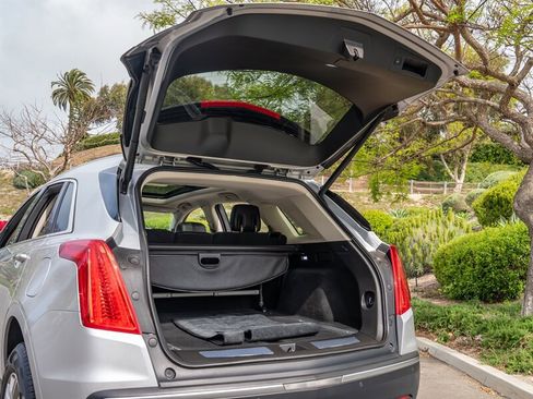 Used 2017 Cadillac XT5 Luxury w/ Driver Awareness Package image 39