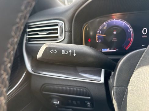 Used 2024 Jeep Wagoneer 4WD image 21