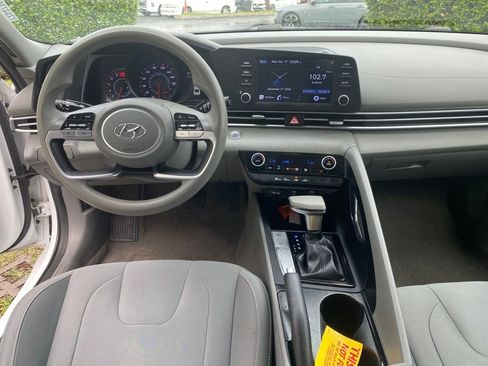 Certified 2021 Hyundai Elantra SEL image 30