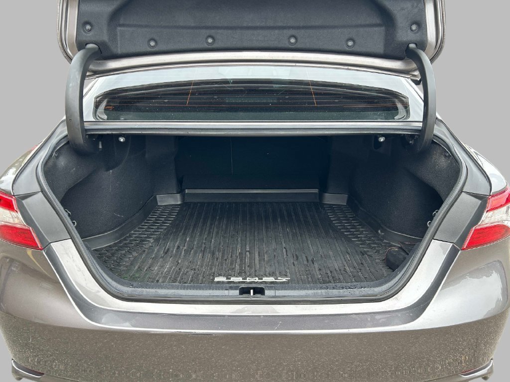 Used 2019 Toyota Camry SE FWD image 11