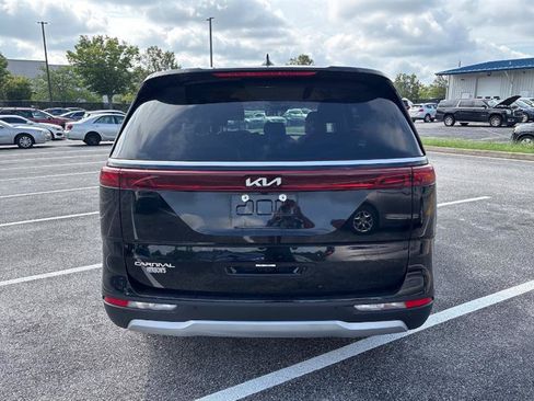 Used 2024 Kia Carnival LX FWD image 7