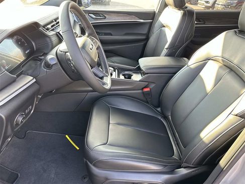 New 2025 Jeep Grand Cherokee L Limited image 14