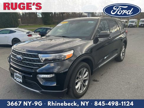 Certified 2022 Ford Explorer XLT w/ Equipment Group 202A image 8