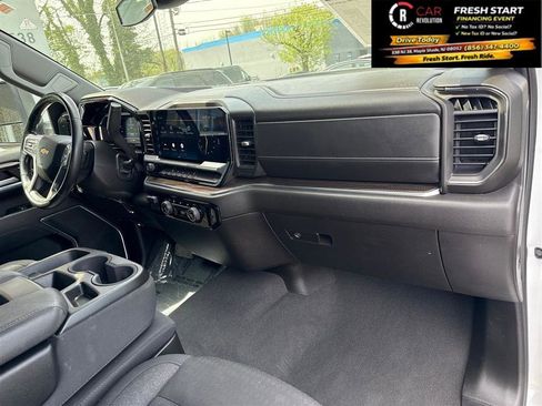 Used 2024 Chevrolet Silverado 2500 LT AWD/4WD image 40