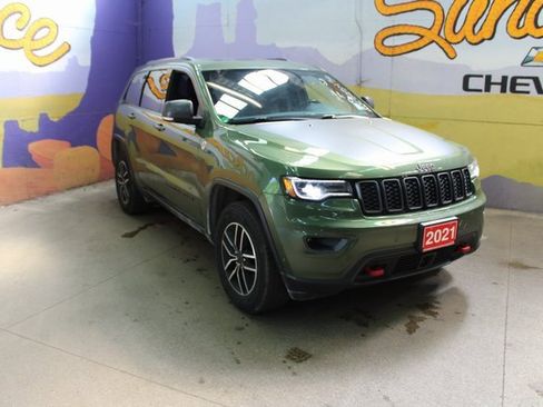 Used 2021 Jeep Grand Cherokee Trailhawk w/ Trailhawk Luxury Group image 2