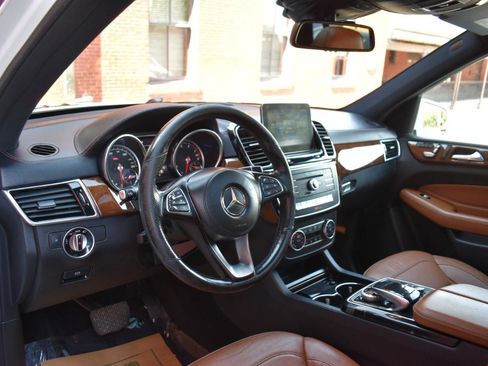 Used 2018 Mercedes-Benz GLS 450 4MATIC w/ Premium Package image 11