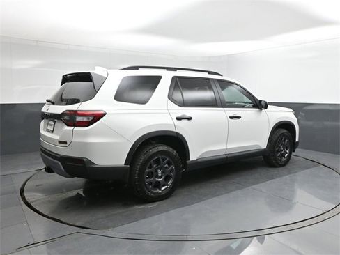 New 2025 Honda Pilot TrailSport image 11