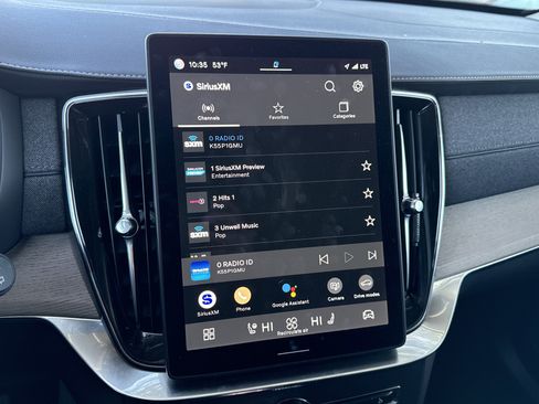 Used 2025 Volvo XC90 B6 Plus image 23