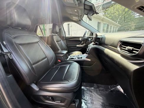 Used 2022 Ford Explorer XLT w/ Equipment Group 202A image 34