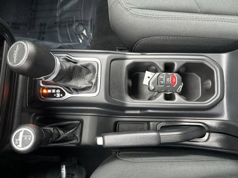 Used 2021 Jeep Gladiator Sport image 22