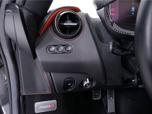 Used 2024 McLaren 750S Spider RWD image 30