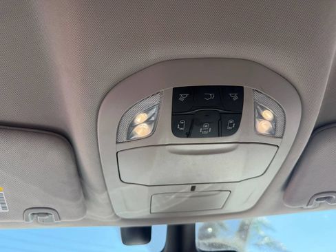 Used 2021 Chrysler Pacifica Touring-L w/ Premium & Safety Sphere Group FWD image 23