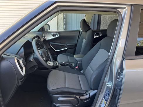 Used 2025 Kia Soul LX w/ LX Technology Package FWD image 24