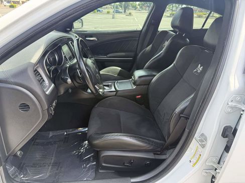 Used 2019 Dodge Charger Scat Pack w/ Technology Group RWD image 13