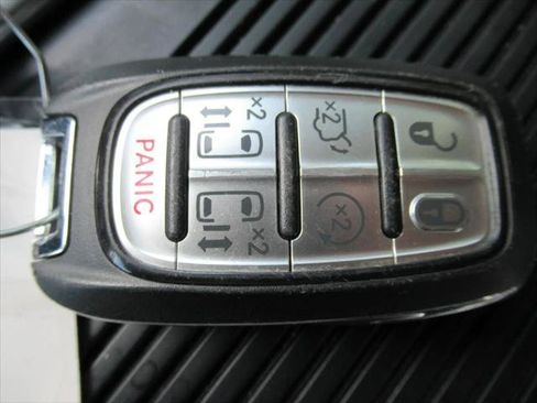 Certified 2023 Chrysler Pacifica Touring-L FWD image 30