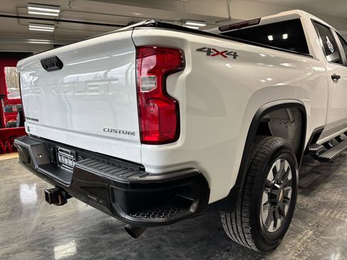 Used 2021 Chevrolet Silverado 2500 Custom w/ Custom Value Package AWD/4WD image 11