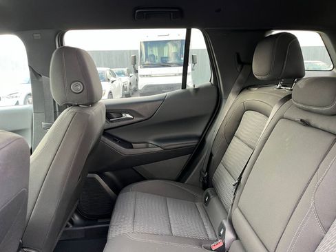 Used 2025 Chevrolet Equinox LT image 38