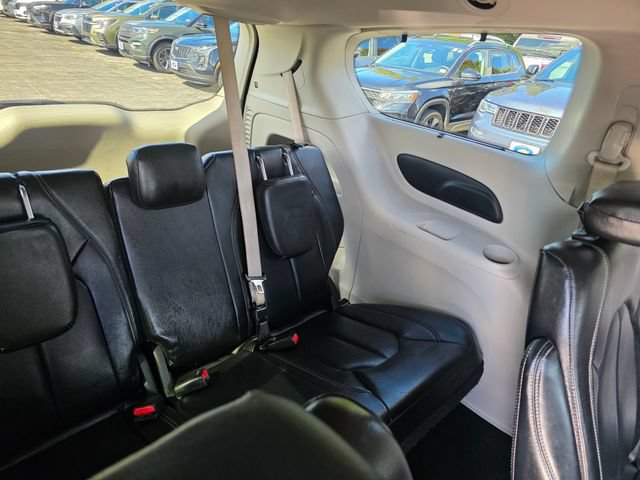 Used 2022 Chrysler Pacifica Touring-L FWD image 15