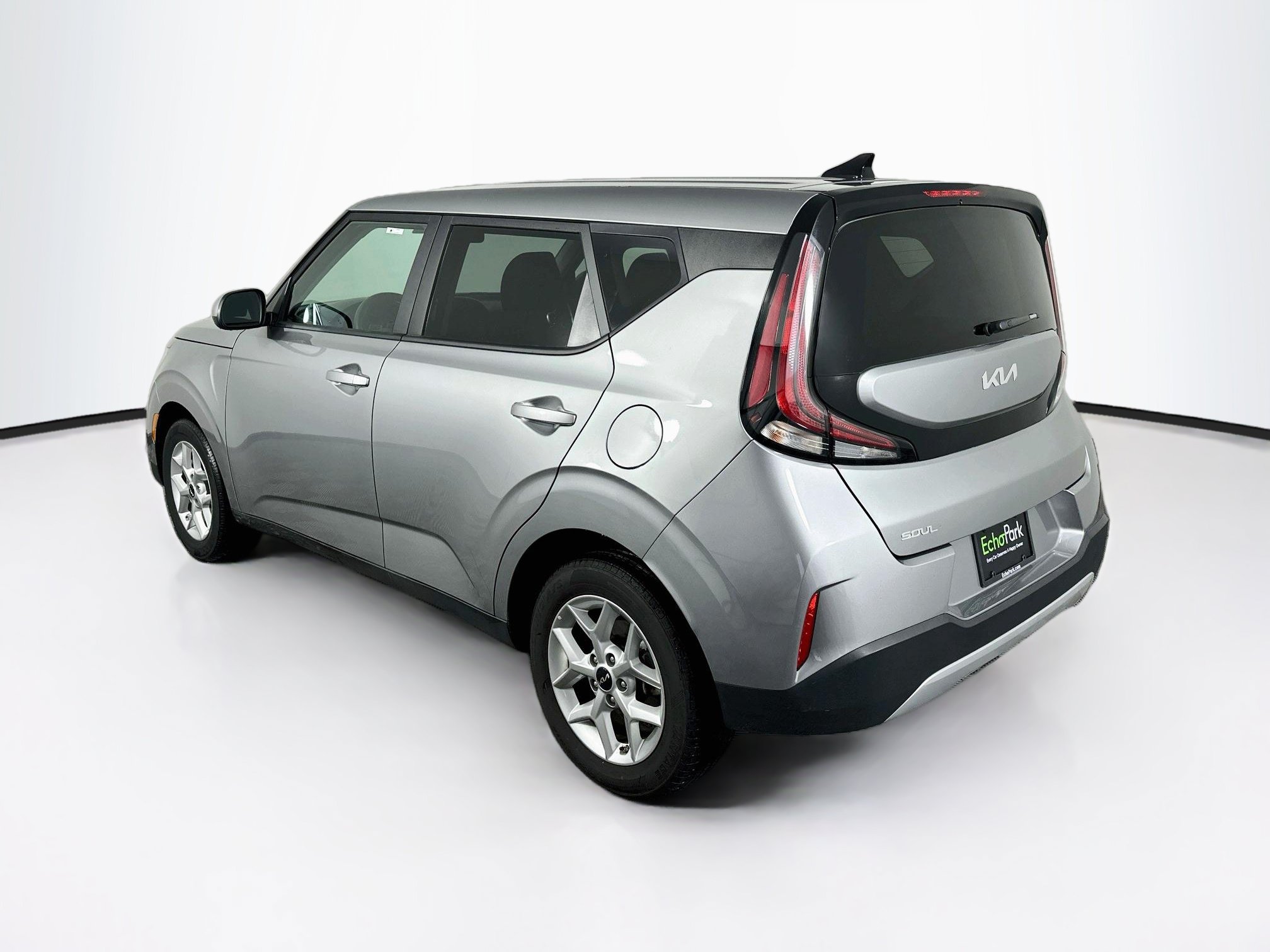 Used 2025 Kia Soul LX w/ LX Technology Package FWD image 5