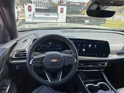 New 2026 Chevrolet Traverse LT w/ Sun and Wheel Package FWD image 28