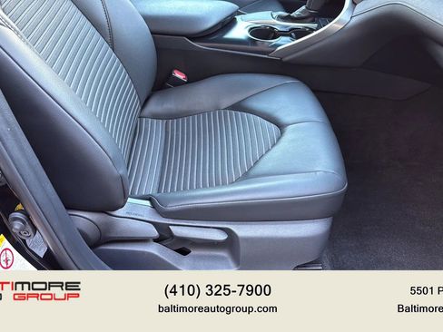 Used 2018 Toyota Camry SE image 16