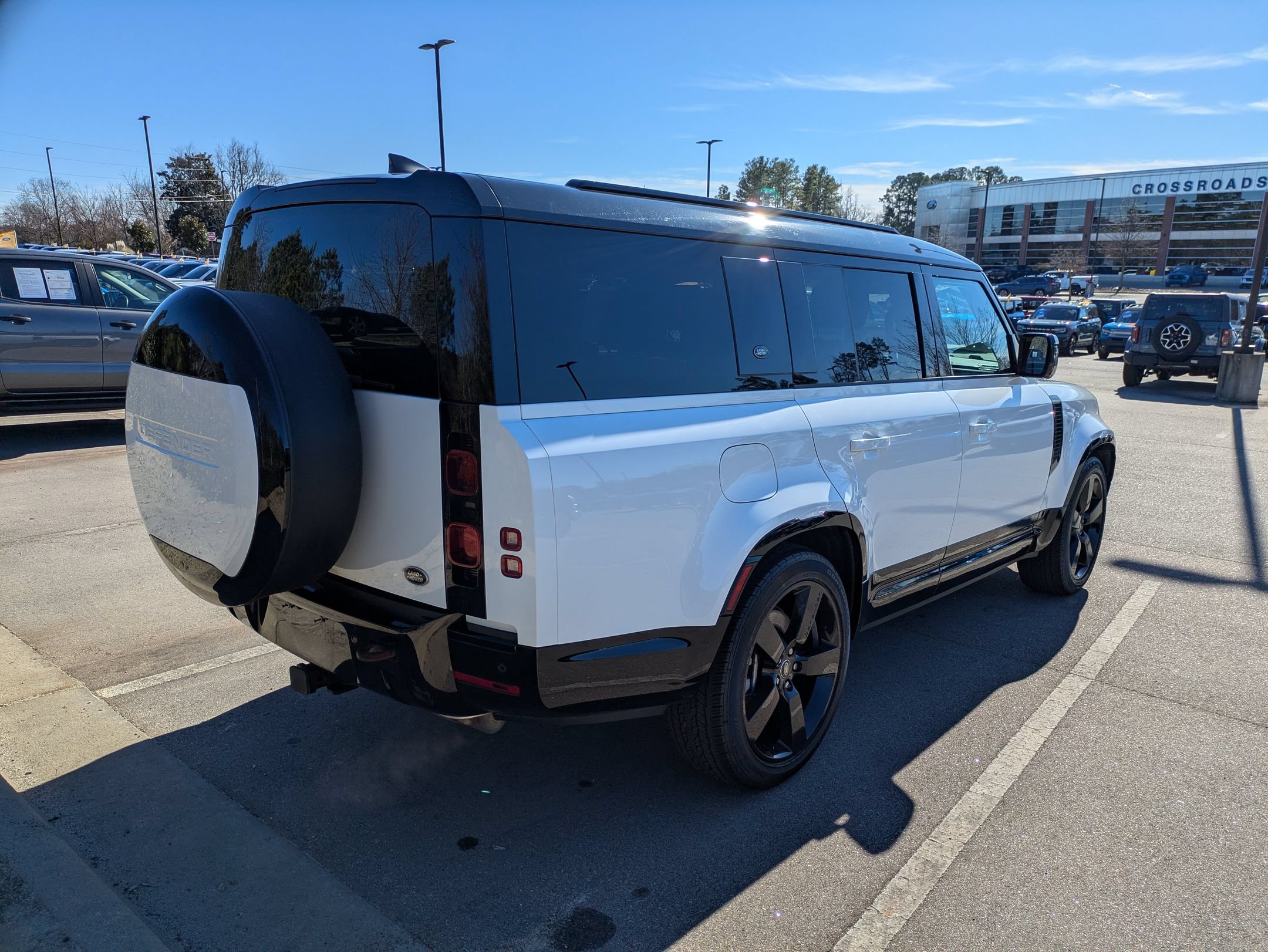 Used 2023 Land Rover Defender 130 X-Dynamic SE AWD/4WD image 4