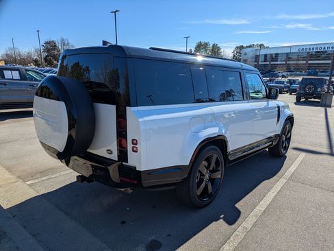 Used 2023 Land Rover Defender 130 X-Dynamic SE AWD/4WD image 4