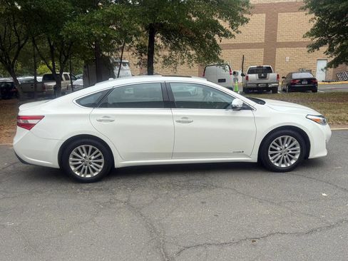 Used 2015 Toyota Avalon XLE Touring image 2