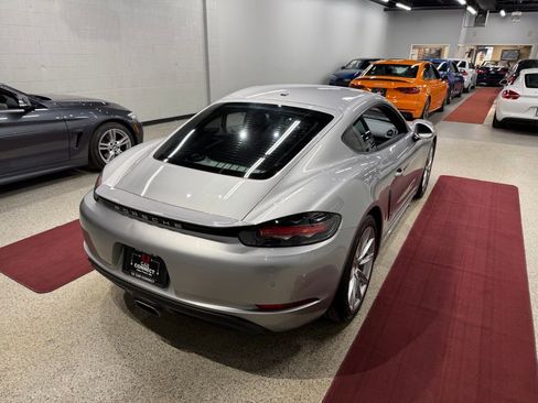Used 2019 Porsche 718 Cayman RWD image 15
