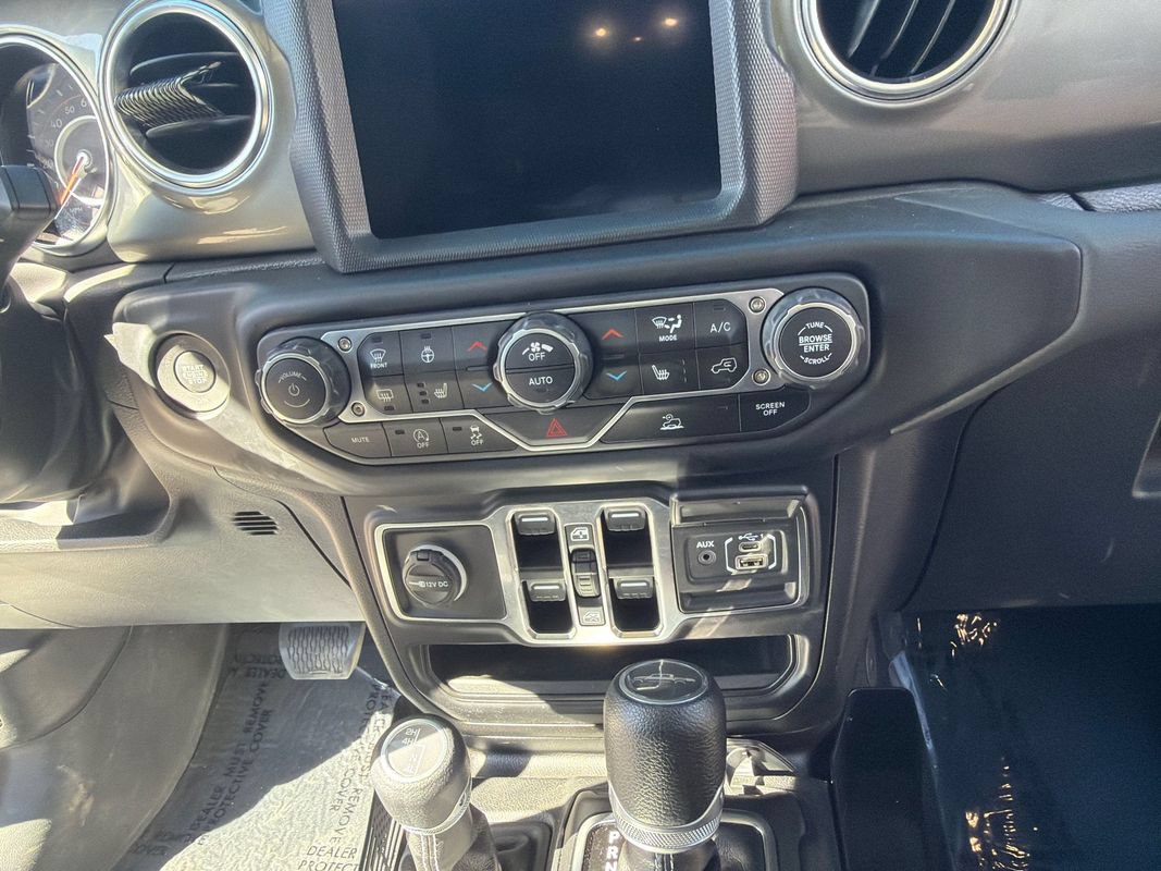 Used 2023 Jeep Gladiator Overland w/ Cold Weather Group AWD/4WD image 18