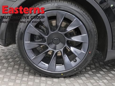 Used 2022 Tesla Model Y Long Range AWD/4WD image 24