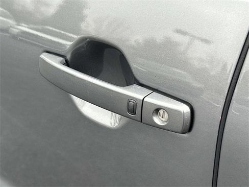 Used 2025 Nissan Frontier PRO-4X image 14