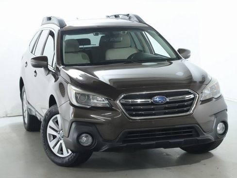 Used 2019 Subaru Outback 2.5i Premium image 2
