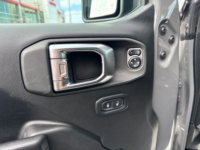Used 2023 Jeep Wrangler Unlimited AWD/4WD image 24